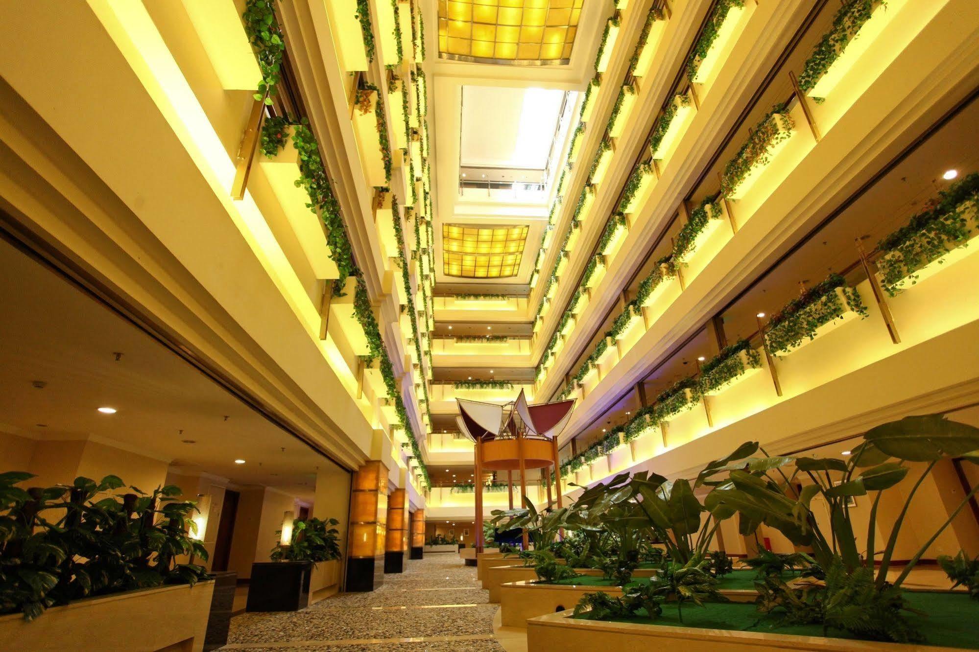 Shenzhen Dongmen Metropark Suites Hotel Exterior photo